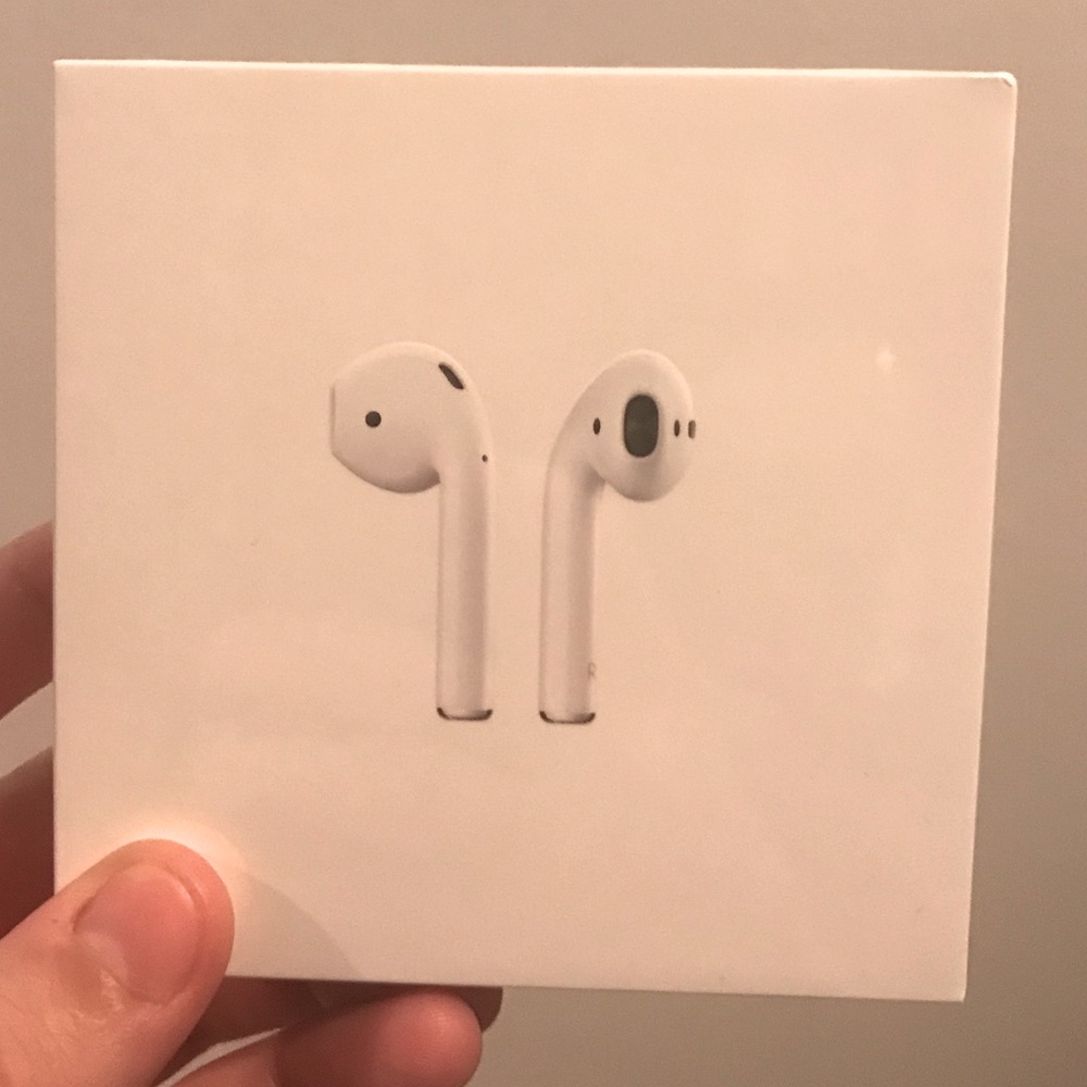 Brand new Apple AirPods 2 w charging case